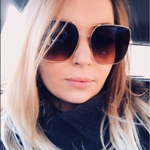 Meet your Posher, Monika